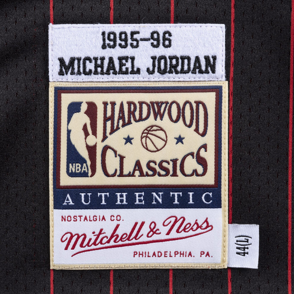 Chicago Bulls Mitchell & Ness Authentic Jersey Michael Jordan 1995-96